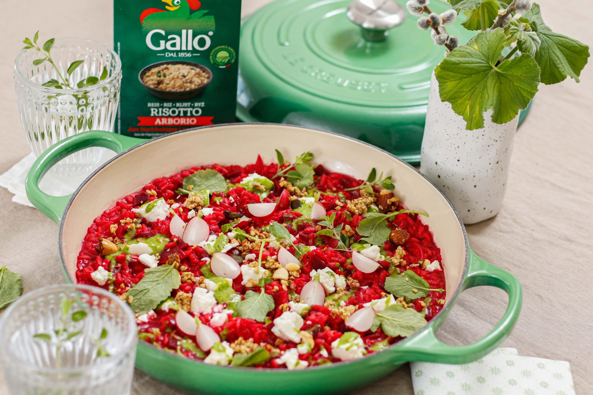 Rote Rüben Risotto mit Radieschengrün-Pesto und Manouri - RisoGallo GERMANY